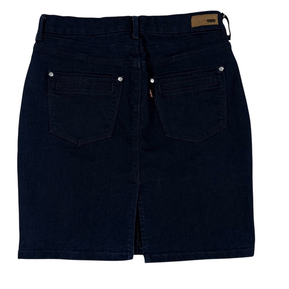 Levi's / Women’s/ Dark Blue Pencil Skirt , size 6/28, stretch.